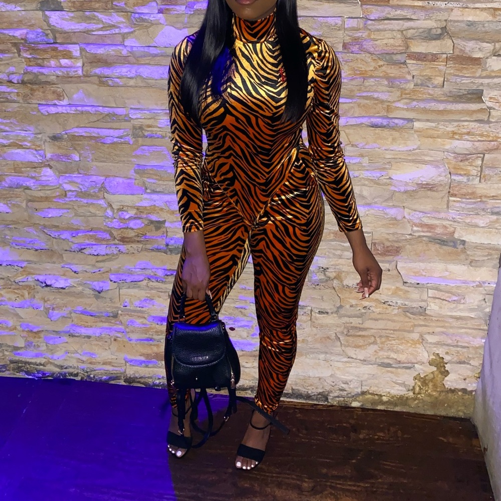 Gsuwoo Tiger Print 2 Piece